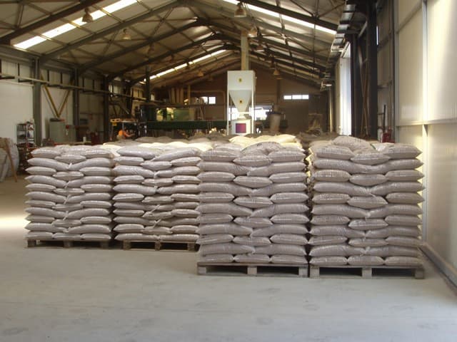 Grade A Dinplus wood pellets for heating syst